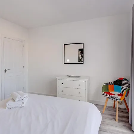 Bright And Modern In Apartment *