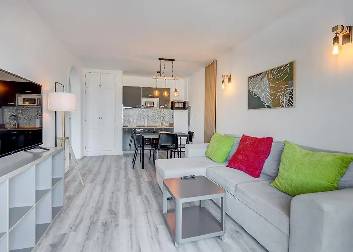 Bright And Modern In Apartment *